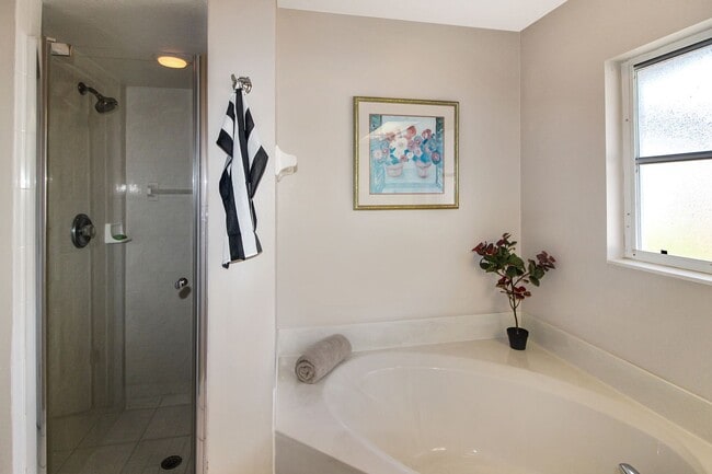 Building Photo - South Venice Annual Home For Rent