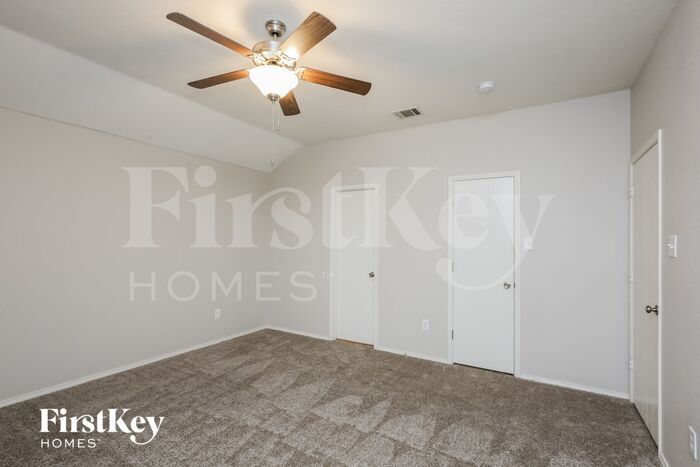Building Photo - 10901 Braemoor Dr