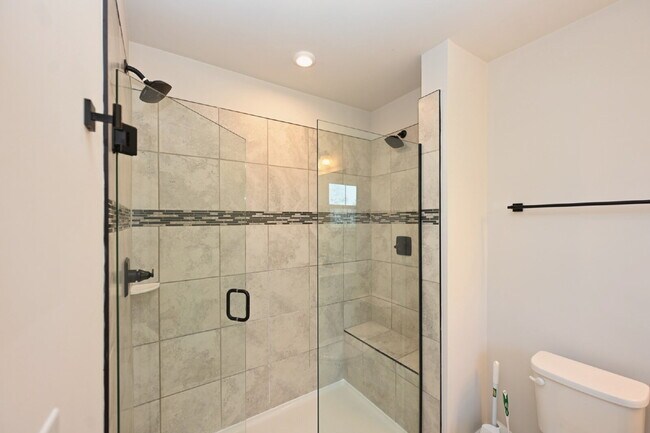 Building Photo - Updated Gallatin Townhome | 3BR + Garage, W/D Included