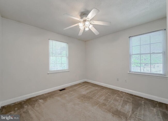 Building Photo - 46231 Sylvan Ct