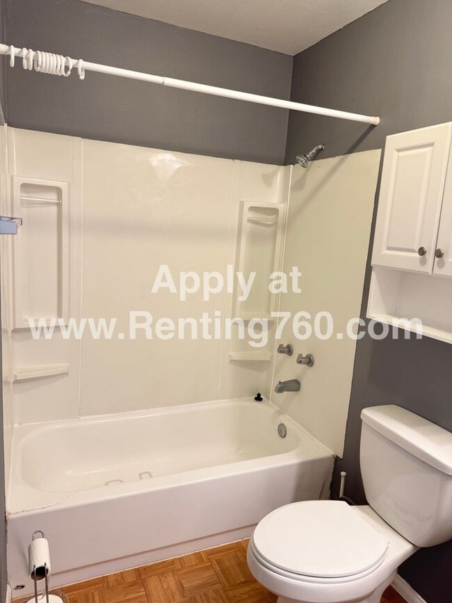 Building Photo - 2 Bed 2 Bath Near Military Base!