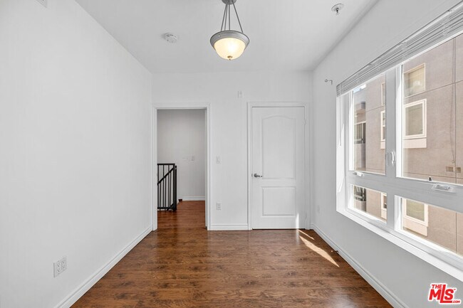 Building Photo - 5633 Carlton Way