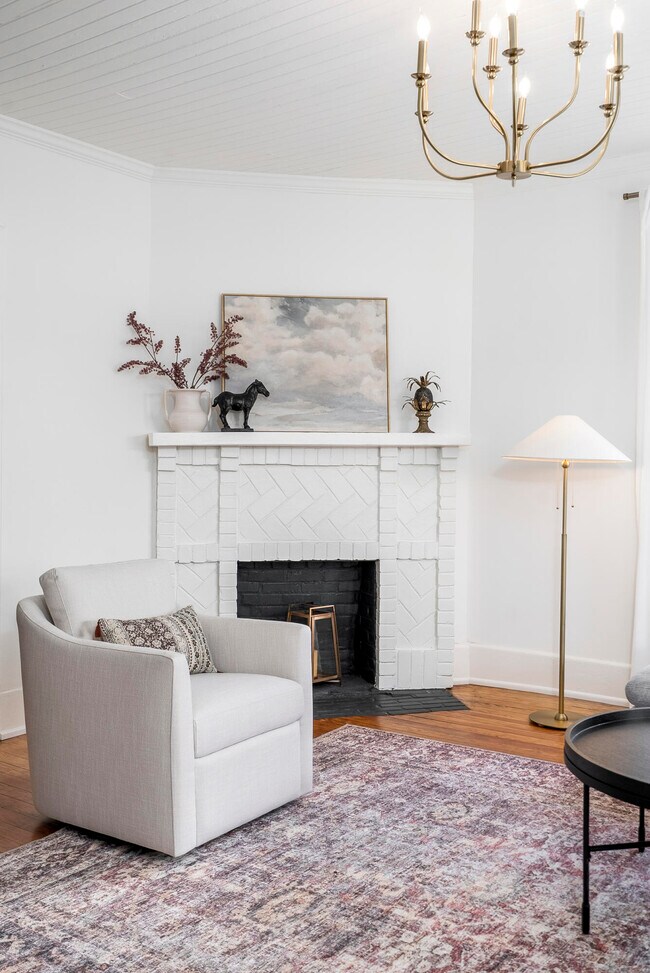 Building Photo - 227 Kershaw St NE