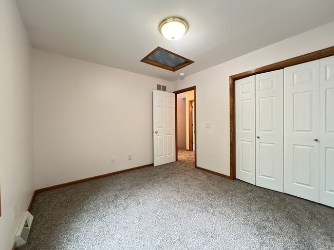 Building Photo - 2742 Pleasant View Dr
