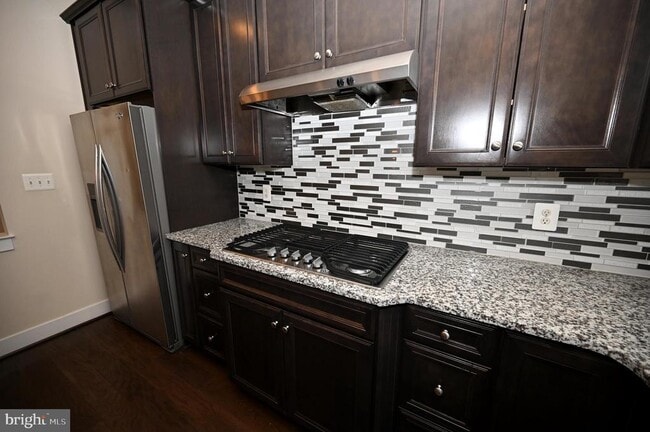 Building Photo - 2413 Glenallan Ave