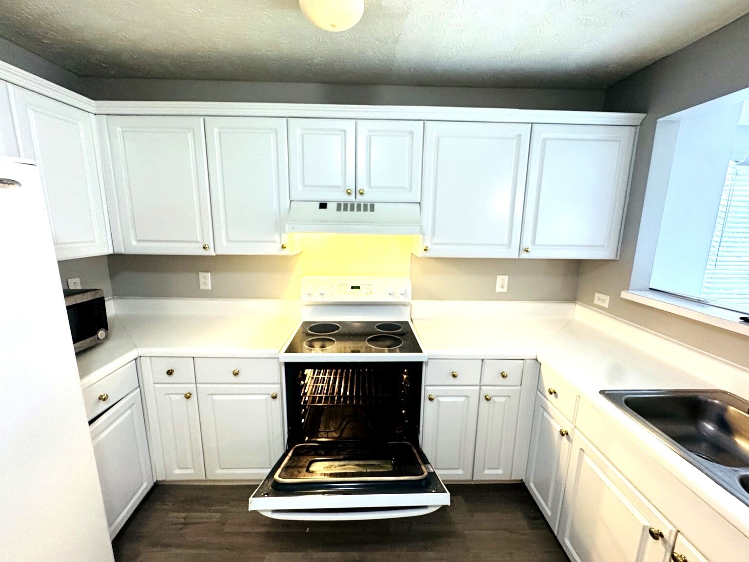 Building Photo - 5551 Robmont Dr