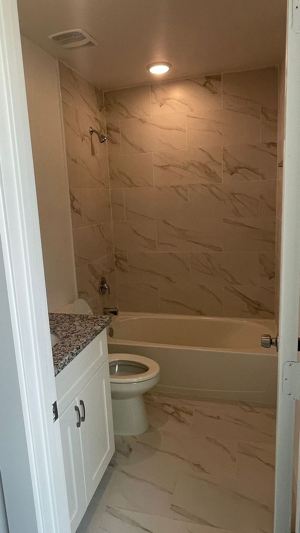 Building Photo - ?Find Your Perfect Match – Stylish 3-Bed Home ?