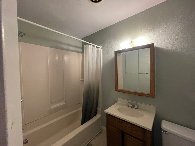 Building Photo - 414 E Madison St