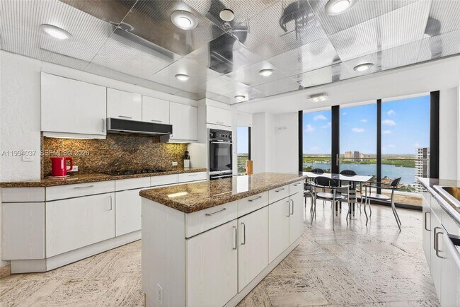 Building Photo - 2800 Island Blvd