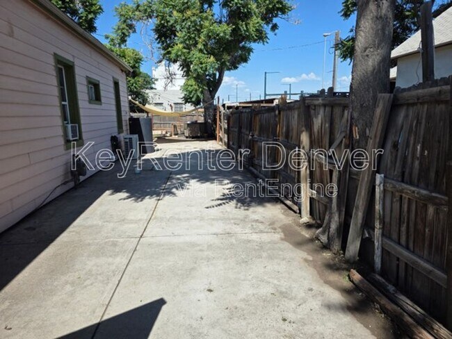 Building Photo - 4543 Columbine St