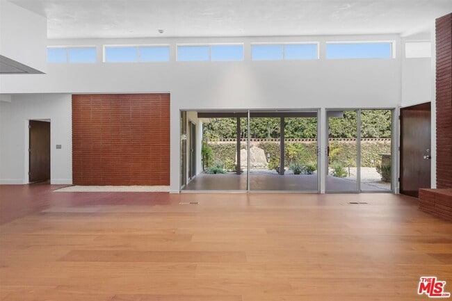 Building Photo - 444 S Windsor Blvd