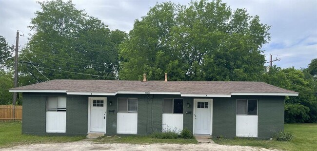Primary Photo - 5008 Richmond Ave