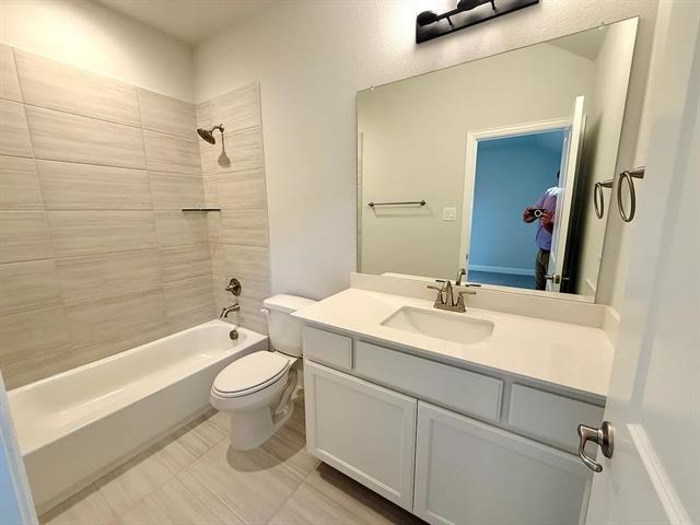 Building Photo - 2708 Shiners St