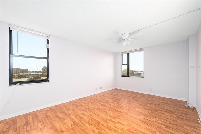 Building Photo - 255 Dolphin Point