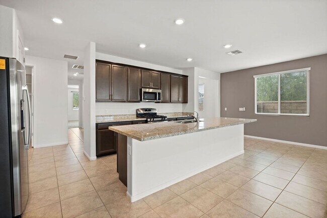Building Photo - Beautiful 3 Bedroom Home in La Estancia & ...
