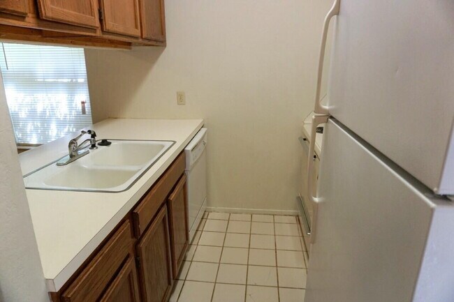 Building Photo - 125 N Troy Ave