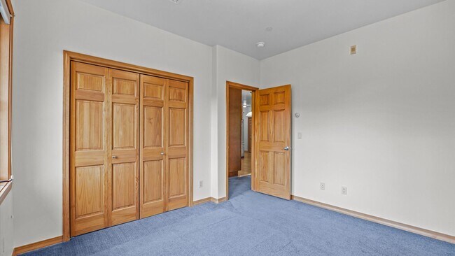 Building Photo - Charming 2-Bedroom Apartment in a Convenient Glenwood Springs Location