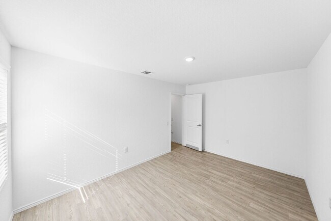 Building Photo - 4546 Glades Wy