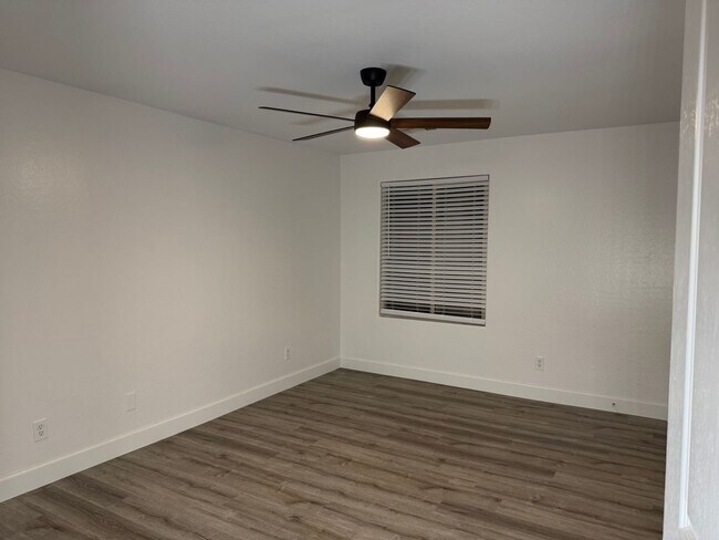Building Photo - 42502 W Somerset Dr