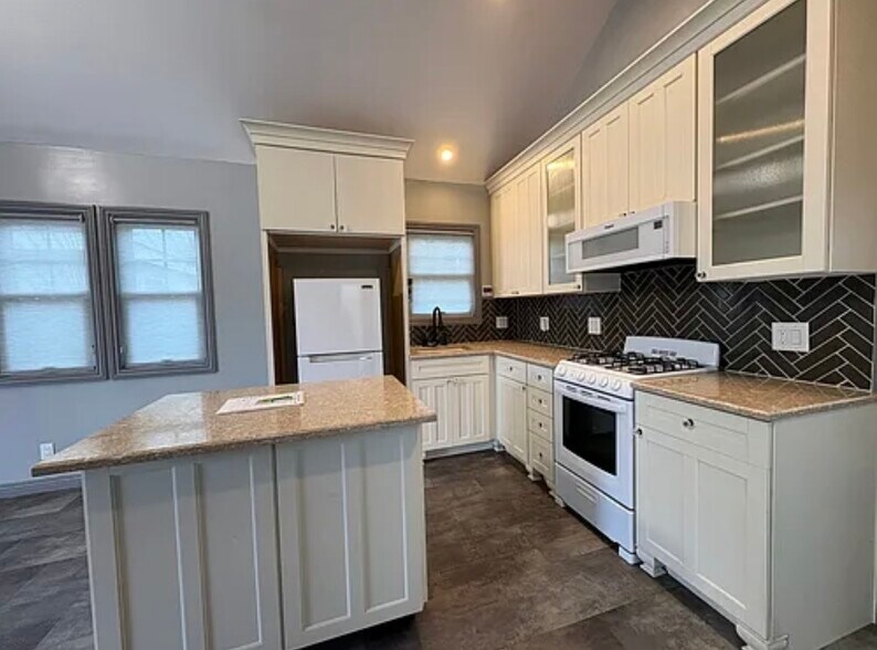 Building Photo - 1714 N Lincoln St