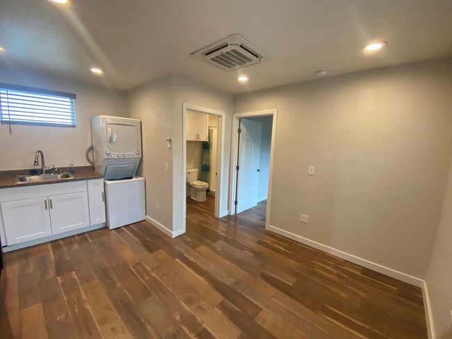 Building Photo - 1 Bed, 1 bath single story ADU in Central ...