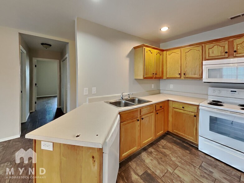 Building Photo - 2550 W Delmar