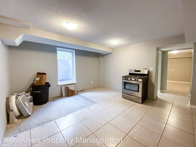 Building Photo - 525 Welch Ave