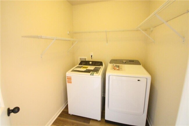 Building Photo - 1307 Clarecastle Ln
