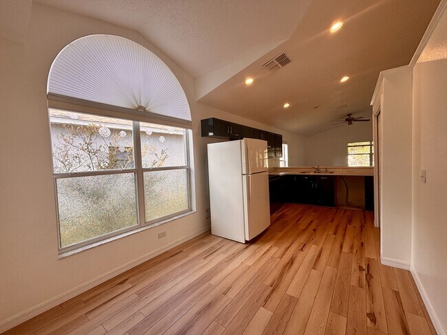 Building Photo - 2787 River Ridge Dr