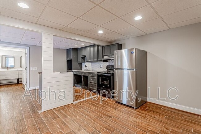 Building Photo - 314 S Plainview Dr