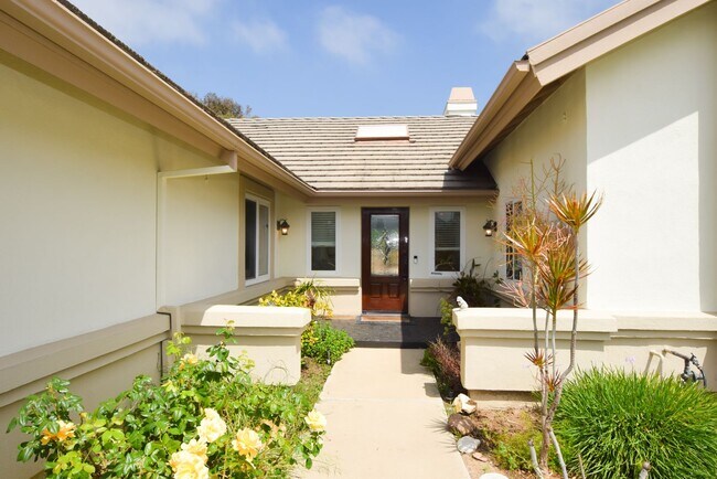 Building Photo - Elegant Camarillo Retreat in the Regency D...
