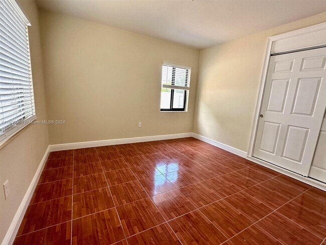 Building Photo - 775 NW 168th Dr