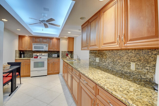 Building Photo - 4748 S Ocean Blvd