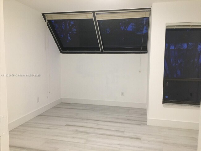Building Photo - 2180 Brickell Ave