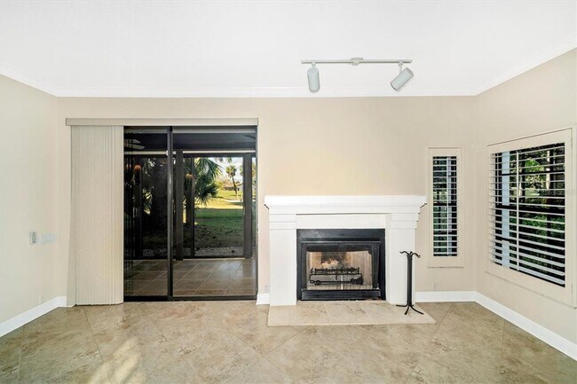 Building Photo - 7669 Fairway Woods Dr