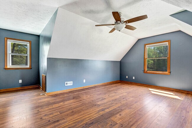 Building Photo - 421 Evanrude Ln