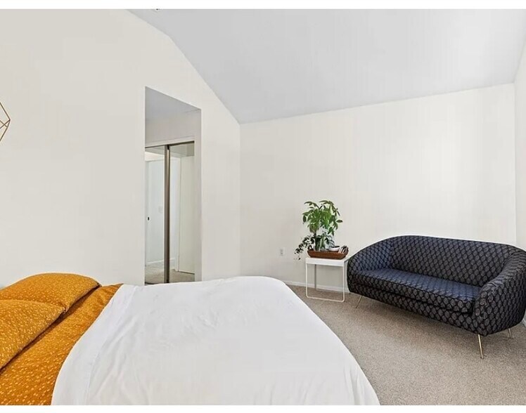 Building Photo - 9739 Wagon Train