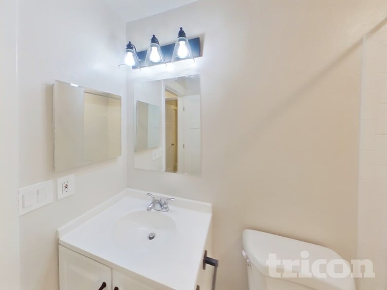 Building Photo - 4911 64th Ave W