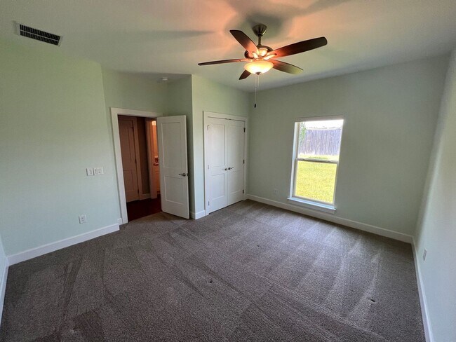 Building Photo - 5148 Sandy Shores Dr
