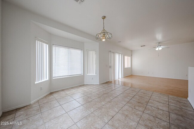 Building Photo - 453 N 105th Pl