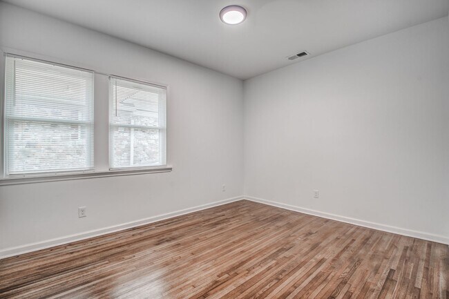 Building Photo - Live Stylishly. Live Comfortably. Live Memphis