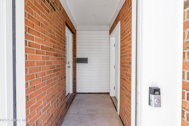 Building Photo - 68 Maple Dr