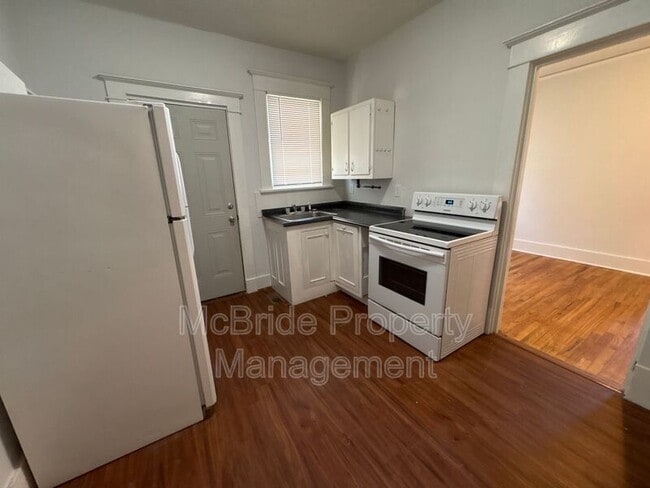 Building Photo - 1112 Troupe St