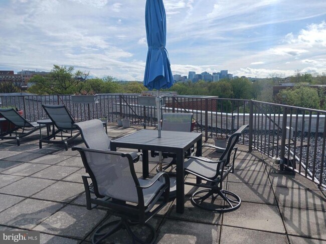 Building Photo - 2500 Q St NW