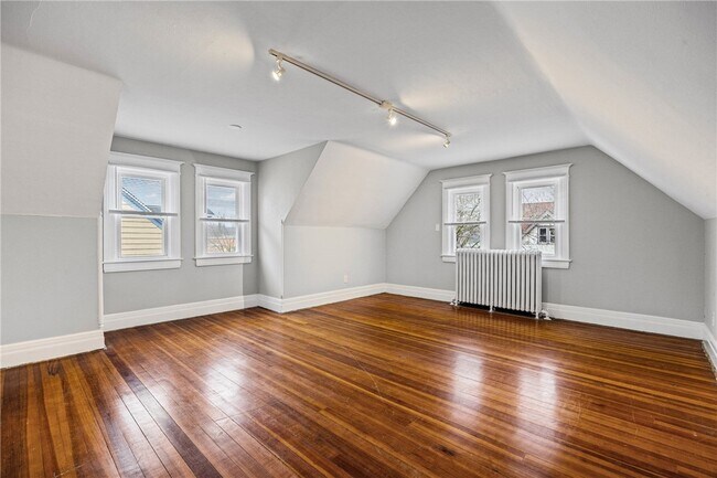 Building Photo - 164 Laburnam Crescent