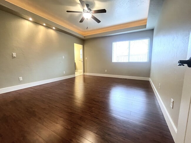 Building Photo - The perfect 2 bed/2bath with office patio home in the beautiful Hazelwood community just off Lake...