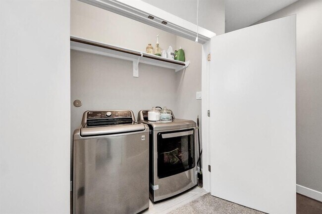 Building Photo - 5510 Rosslyn Rd