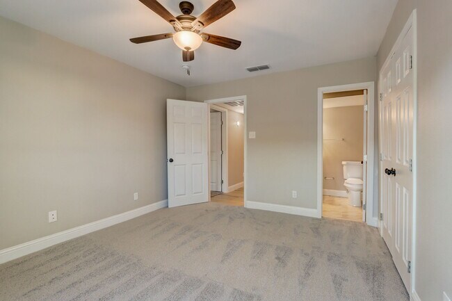 Building Photo - 5814 Sandhurst Ln