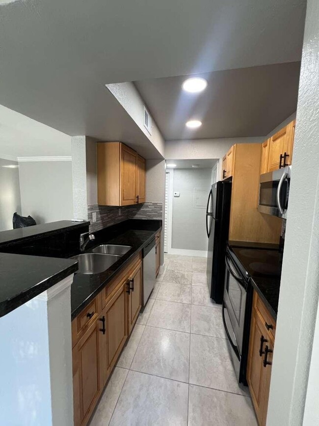 Building Photo - 10670 SW 156th Pl