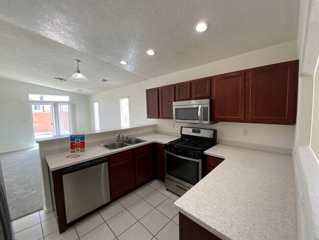 Building Photo - 3 Bedroom Single Story Home Available Near 98th St & Dennis Chavez SW!